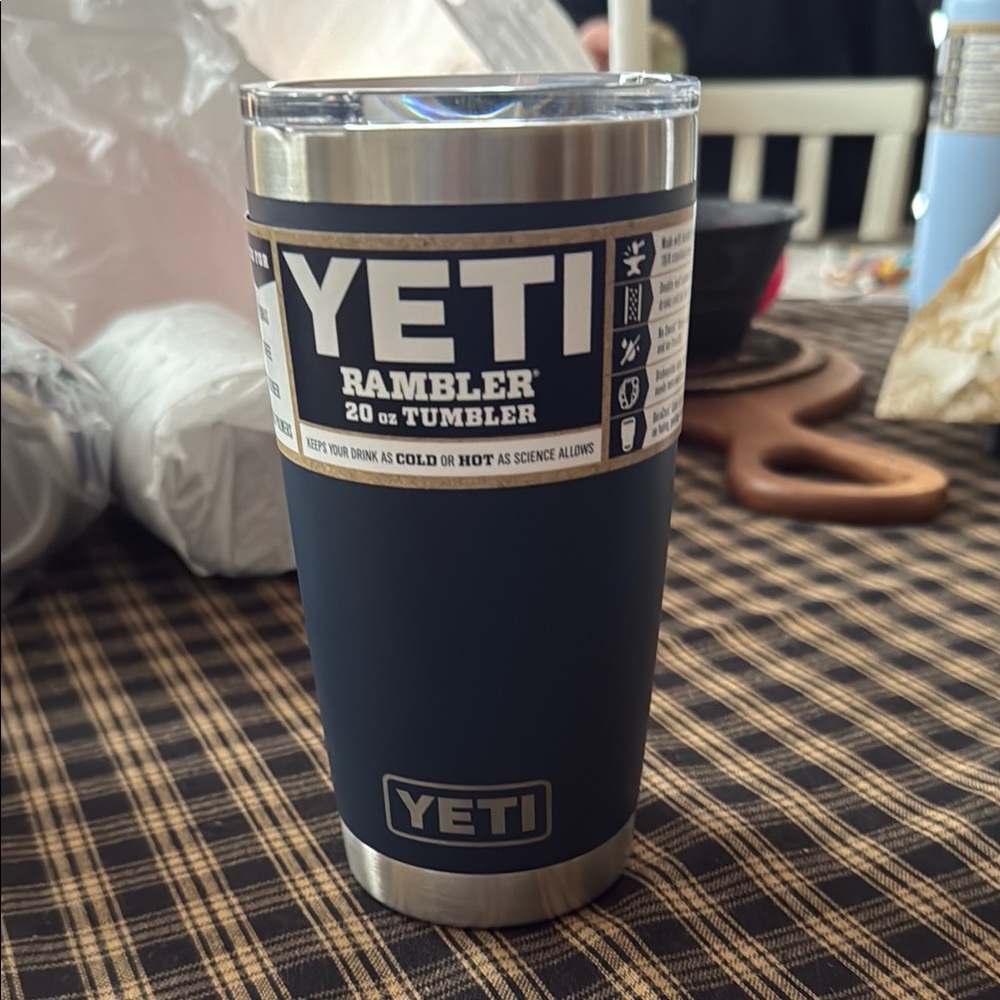 YETI Rambler 20 oz Tumbler - Navy